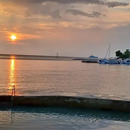 公寓 Sunset 扎达尔